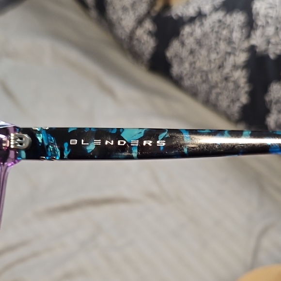 Stylish BLENDERS "Drive Me Wild" Purple Sunglasses - Picture 4 of 7